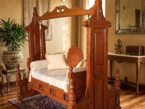 Antique-Style Sheesham Wooden Swing